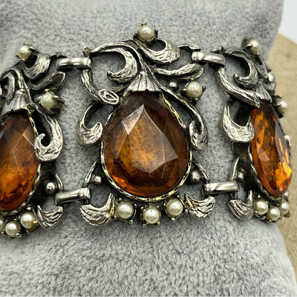 Vintage art deco Silver tone and Orange glass hinged Bracelet - Picture 3 of 12